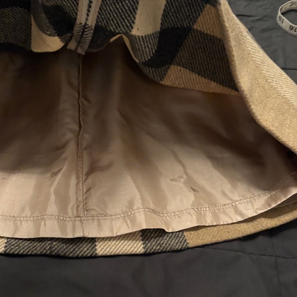 Burberry Plaid Tan and Black wool Women's Skirt - Picture 7 of 8